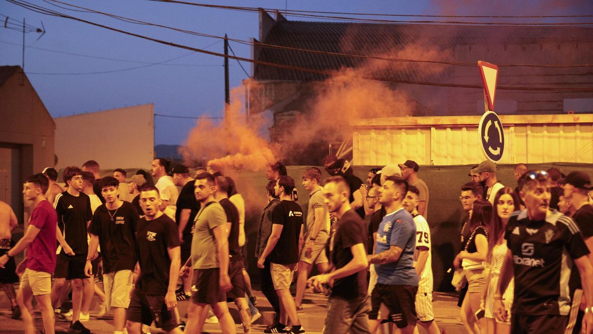 Personas movilizadas en las calles de Torre Pacheco una de las noches de altercados.