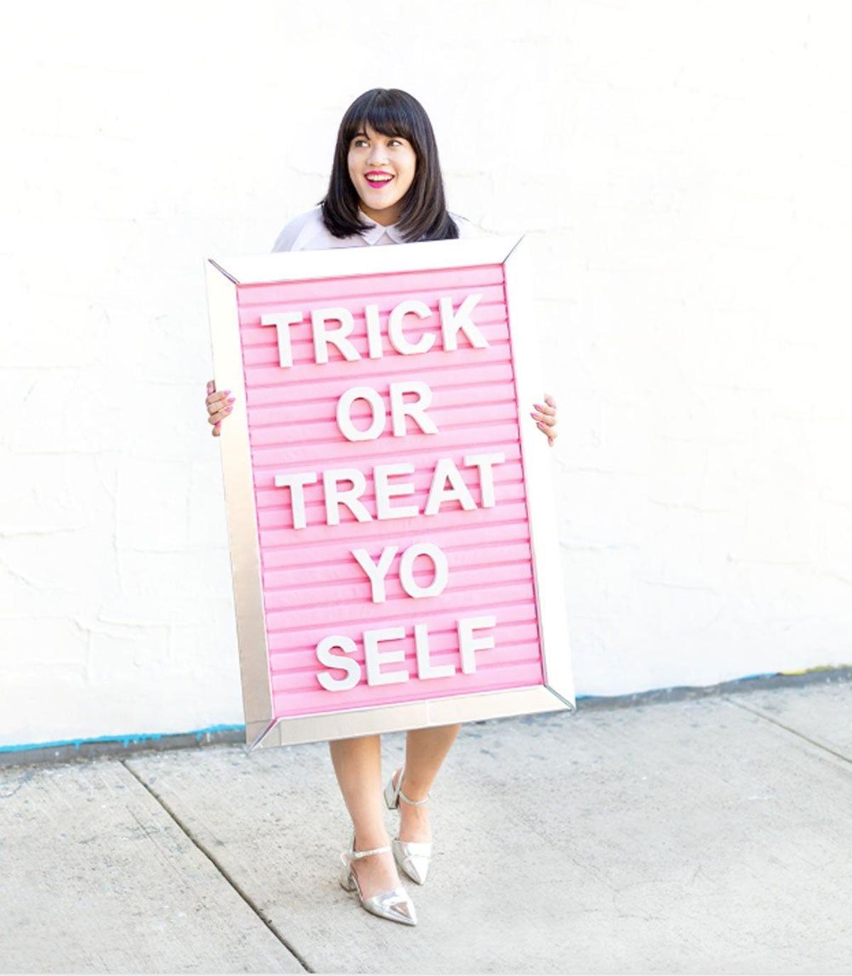 Cartel 'Trick or treat'  en rosa