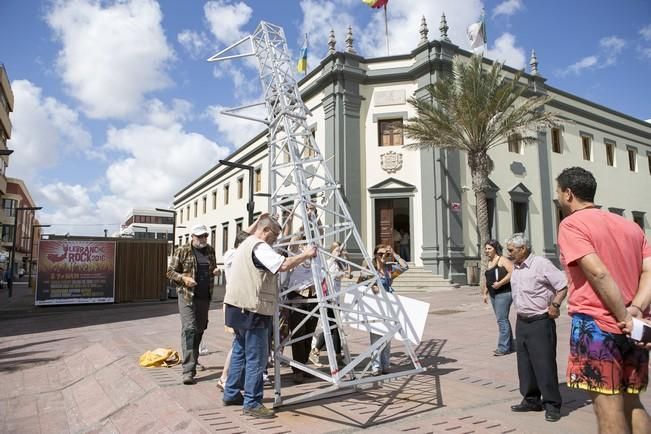 FUERTEVENTURA - Asociación Fuerteventura Sostenible se manifiestan frente al Cabildo de Fuerteventura - 11-05-16