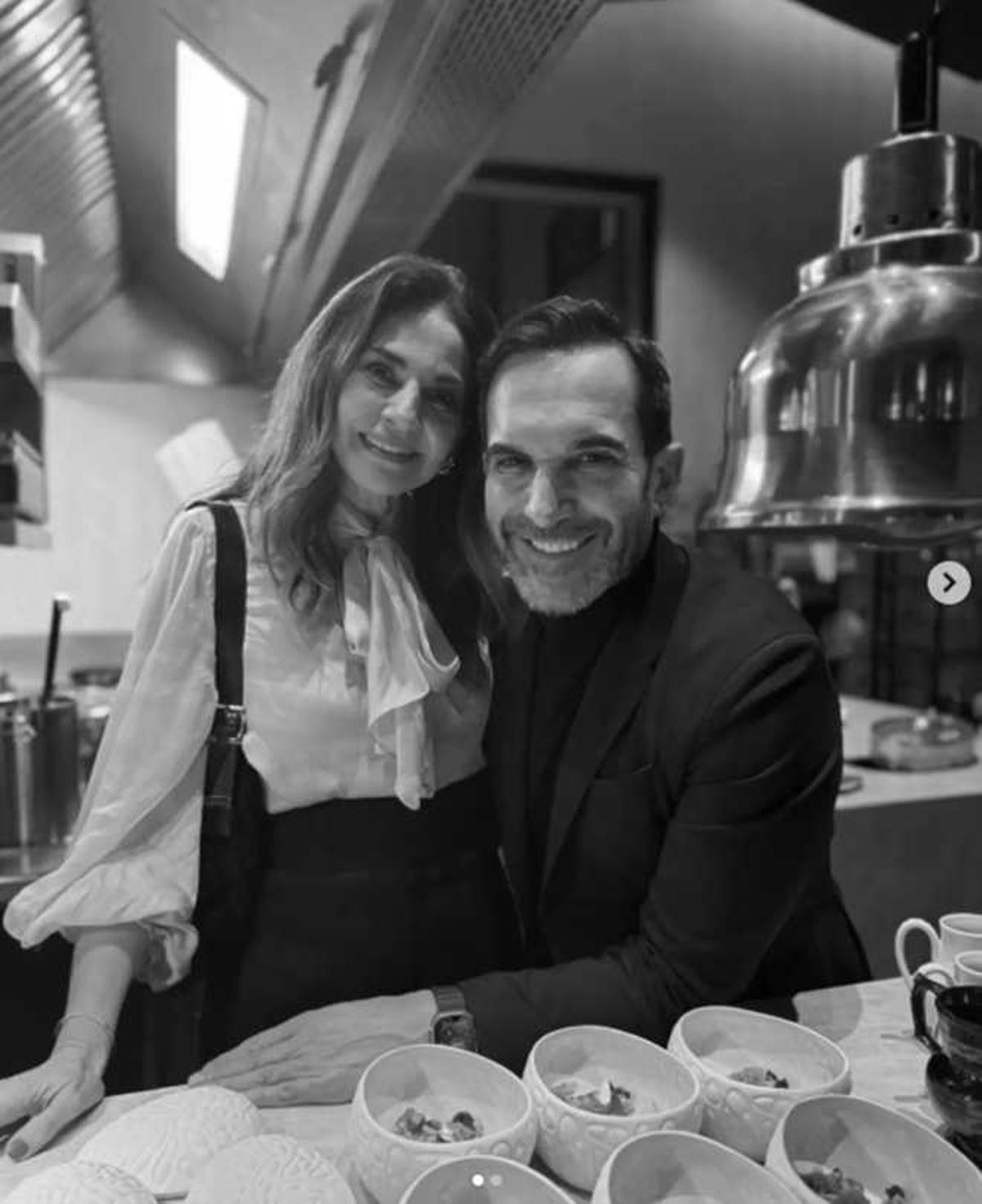 Mariló Montero junto al chef Mario Sandoval que le ayudó a aprender sobre cocina ofreciéndole un puesto en las cocinas de su restaurante