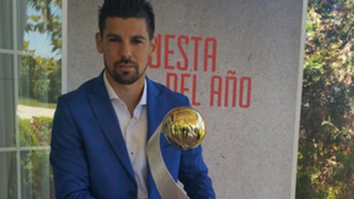 Nolito, con su premio de jugador revelación