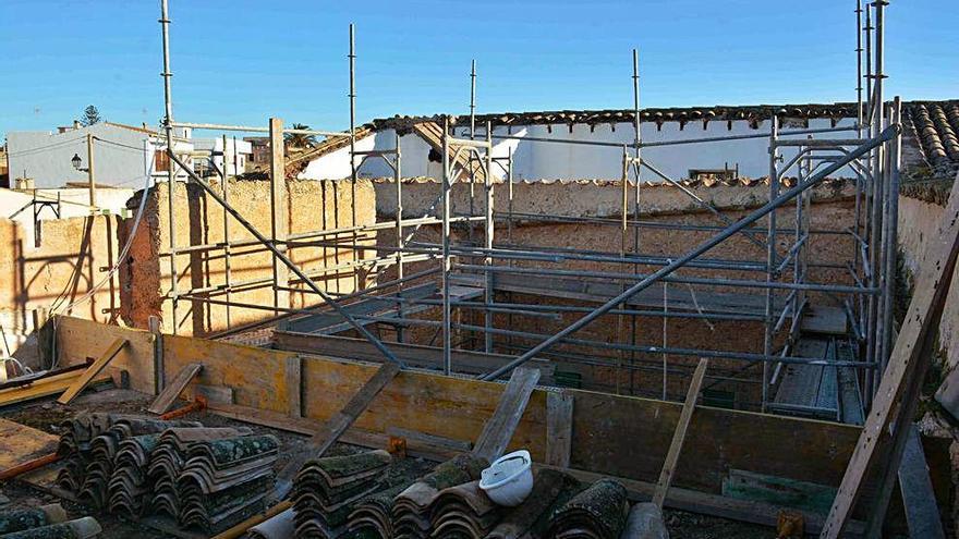 Trabajos en la cubierta del edificio.