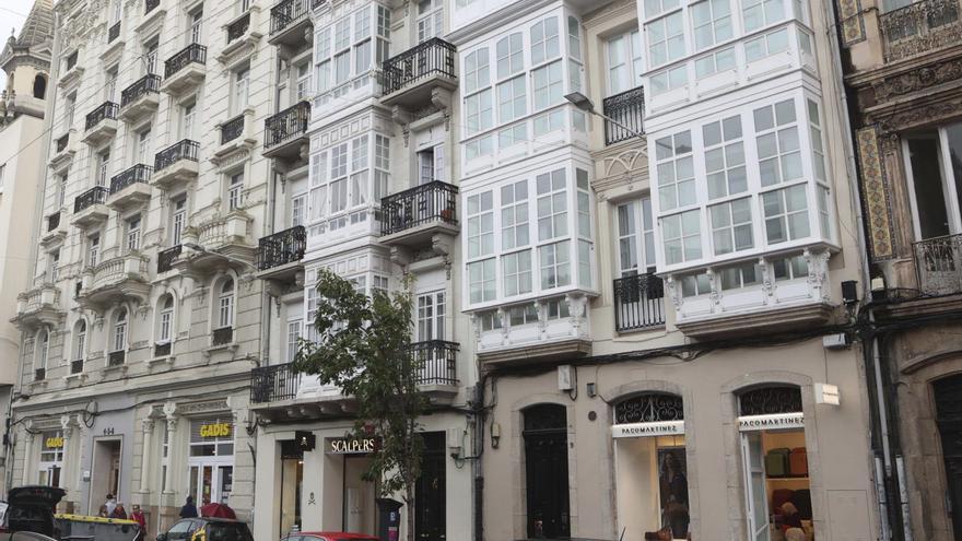 Edificios de viviendas en la plaza de Lugo. |  Iago López