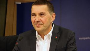 zentauroepp45775731 primer pla d arnaldo otegi durant la roda de premsa al parla181106143620