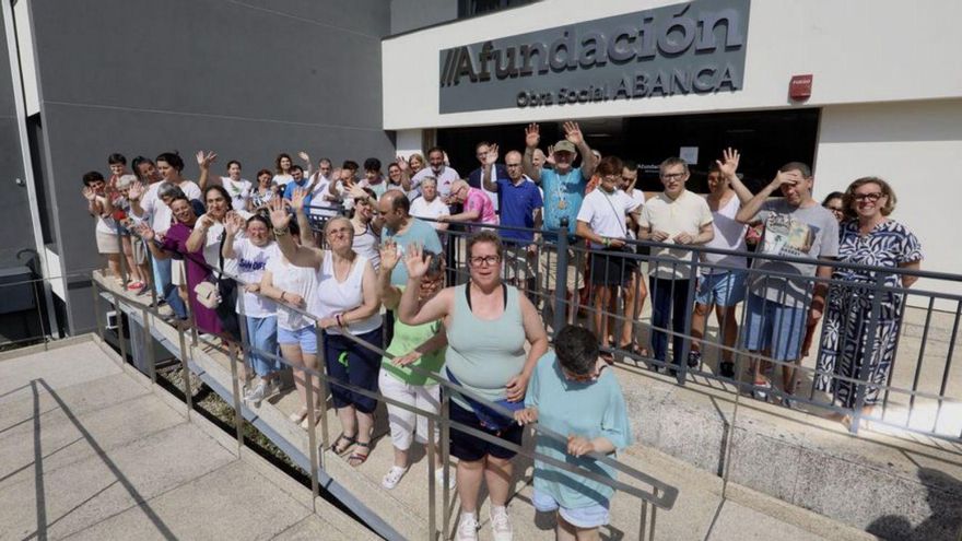 Participantes del programa en el edificio de Afundación |  FdV