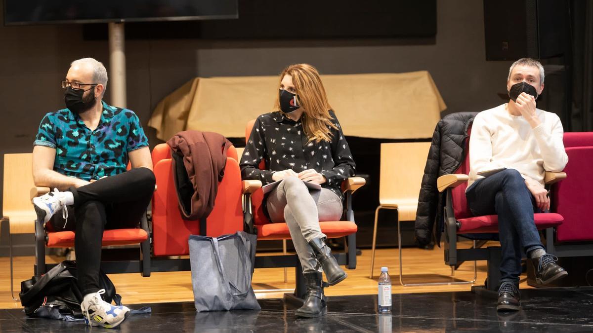 Asun Noales, en el centro, durante el encuentro “Misión Inversa” en Dansa València