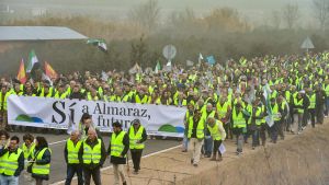 Manifestacion por la continuidad de la Central Nuclear de Almaraz.