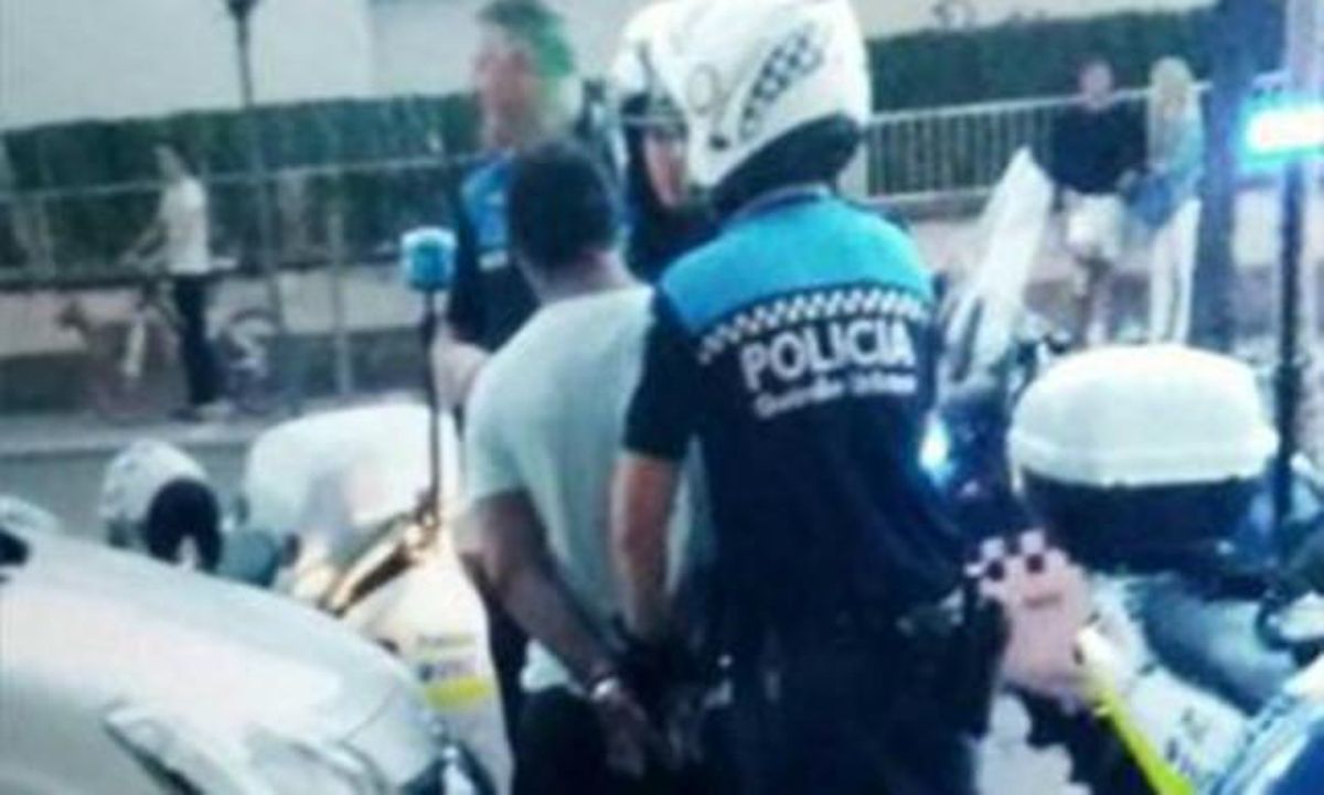 Moment de la detenció del presumpte autor dels apunyalaments.