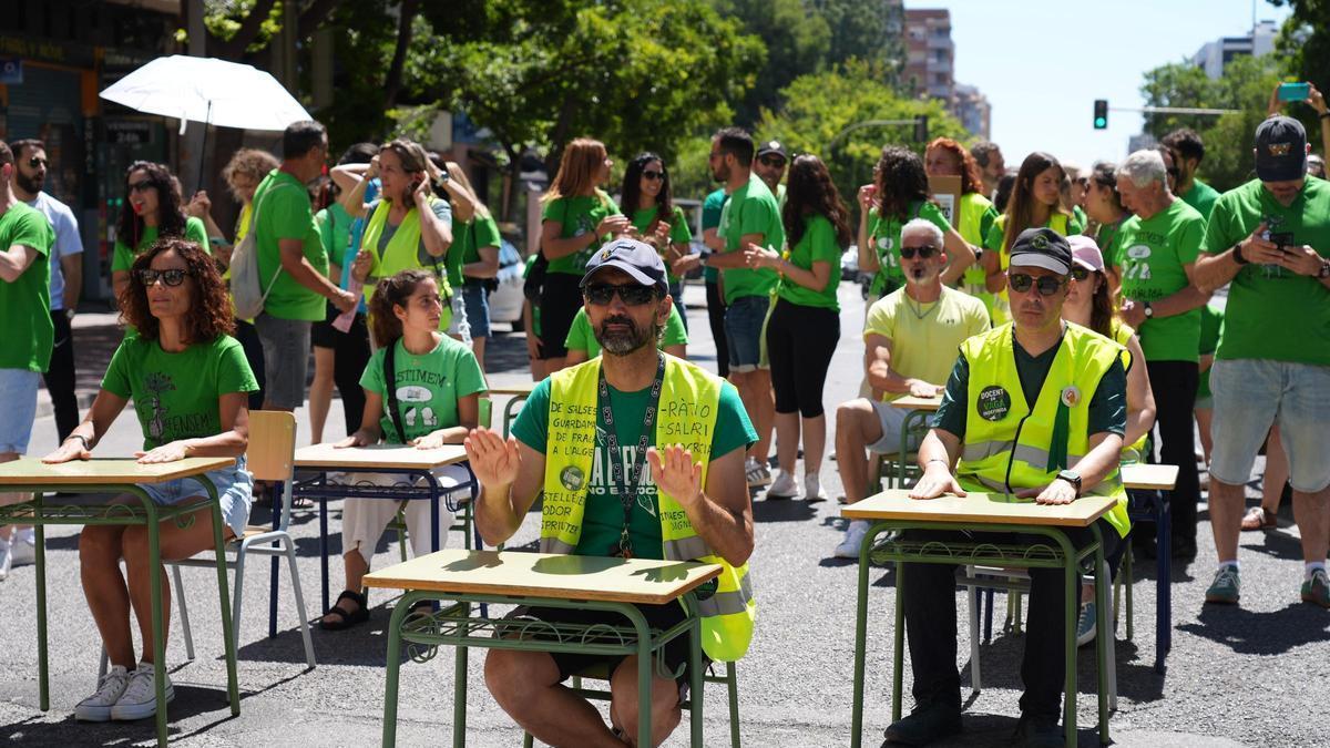 Vídeo: Aules al carrer