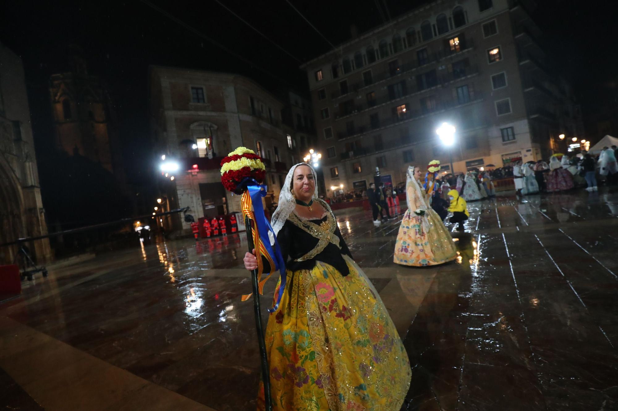 Búscate en el primer día de ofrenda por la calle de la Paz (entre las 19:00 a las 20:00 horas)