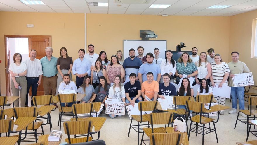 Una treintena de jóvenes finalizan su formación en albañilería y energías renovables en Cabra
