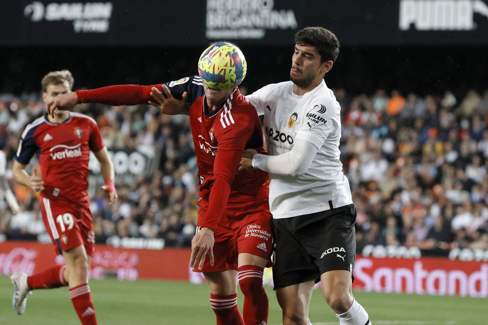 0-0. El Valencia presiona al Osasuna sin goles al descanso