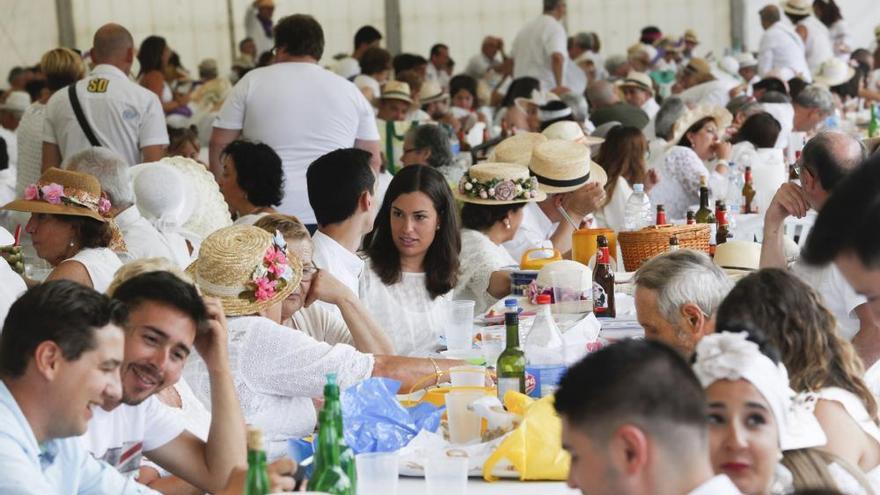 Comida de indianos en las fiestas de Trasona