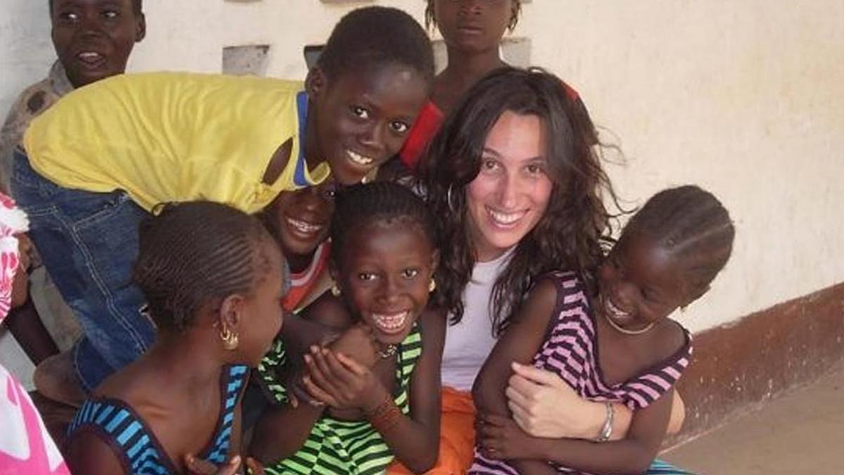 La cooperante Eva Anadón en Gambia.