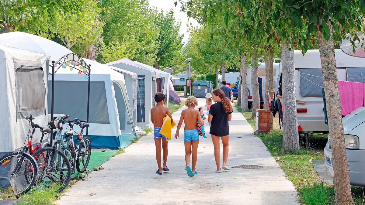 Niños en un camping.