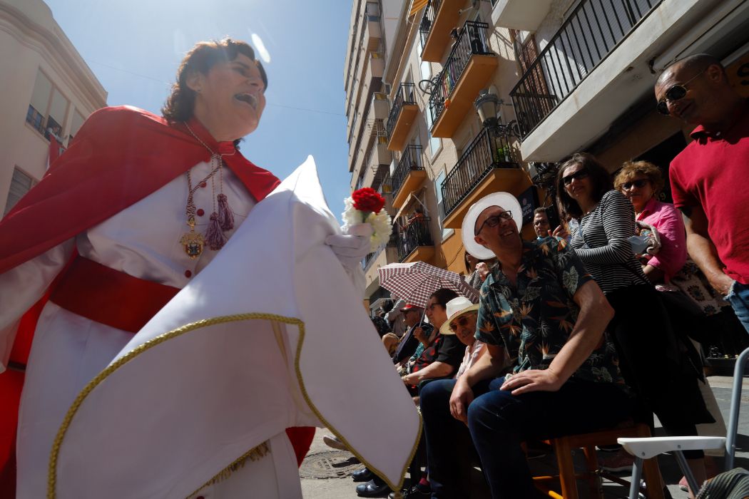 Flores y alegría para despedir la Semana Santa Marinera en el desfile de Resurrección