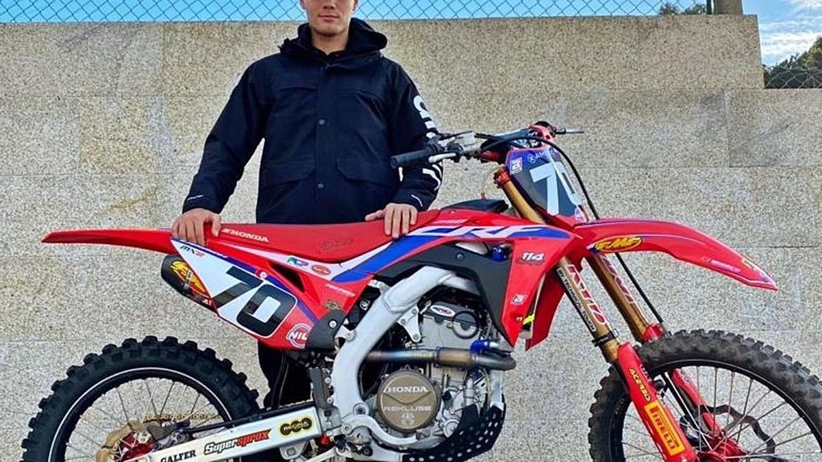 Rubén Hernández, con su Honda. |  //  @RUBENFERNANDEZ70