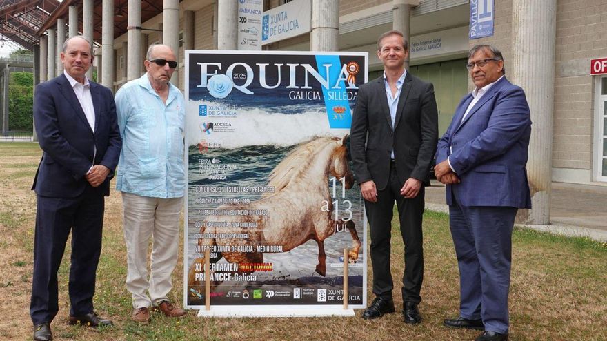 Juan Carlos
Pérez y Jesús
Fontán
(secretario y
tesorero de
Accega),
Ricardo Durán
y Manuel
Benavides,
junto al cartel
del evento
ecuestre.
