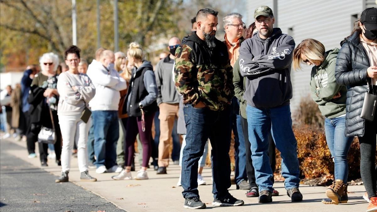 Cola de votantes en Allendale, Michigan.