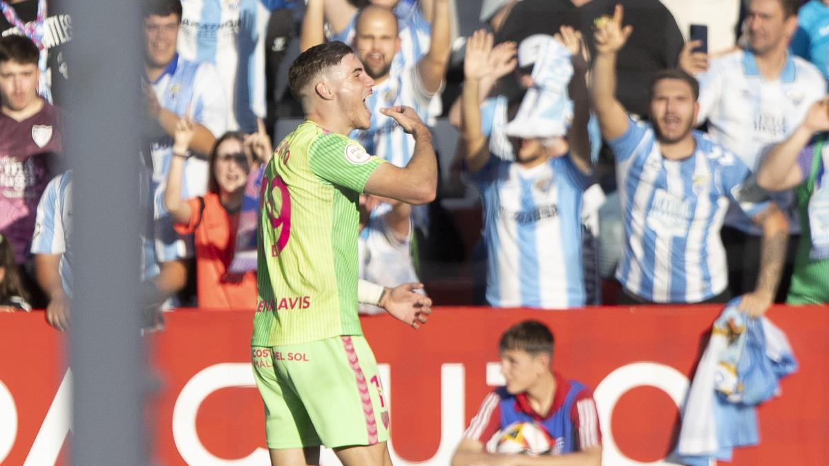 Roberto celebra el gol frente al Recreativo Granada.