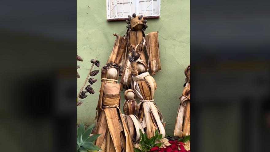 Un espectacular belén navideño en el norte de Tenerife hecho con hojas de platanera