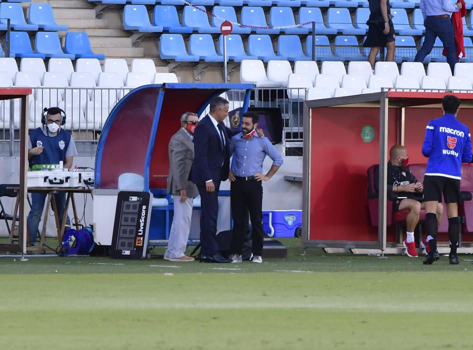 El partido entre el Almería y el Sporting, en imágenes