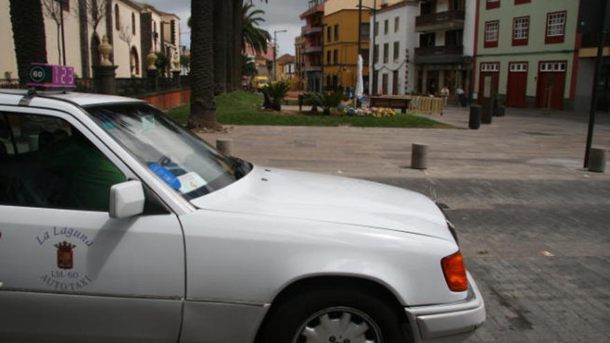 Un taxi en el entorno de La Concepción.