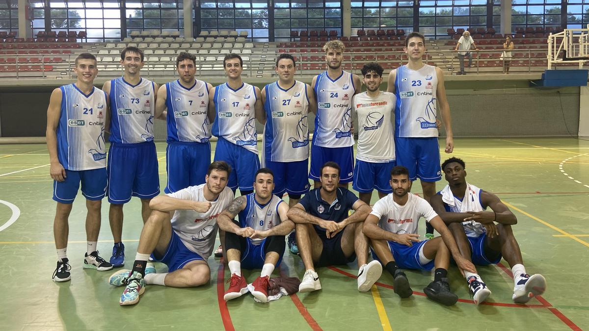 Los jugadores del Eset masculino, que cierra la pretemporada con el último amistoso.