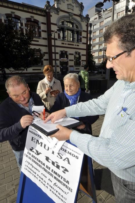 Recogida de firmas en Mieres en defensa de Emutsa