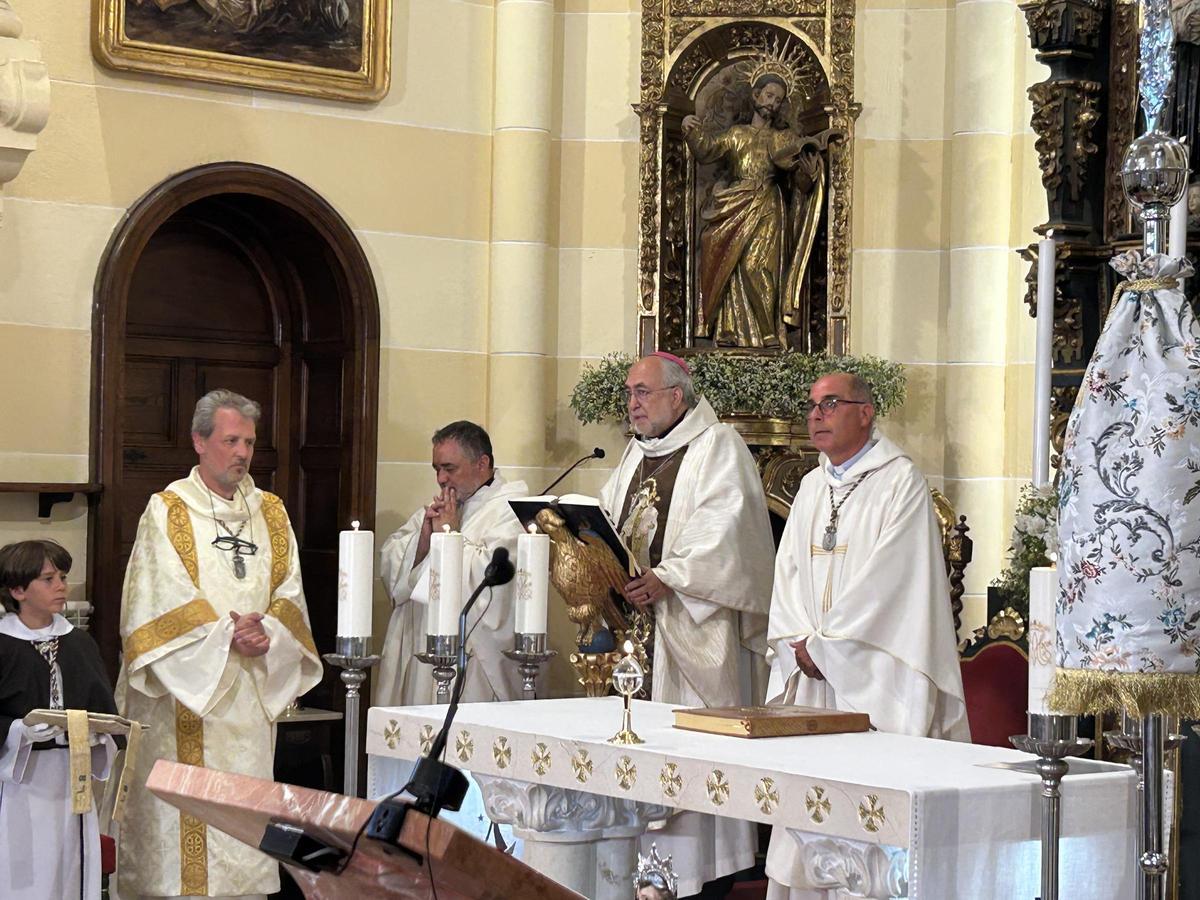 EN IMÁGENES: La Virgen del Carmen se sumergen en las aguas del Cantábrico en Salinas