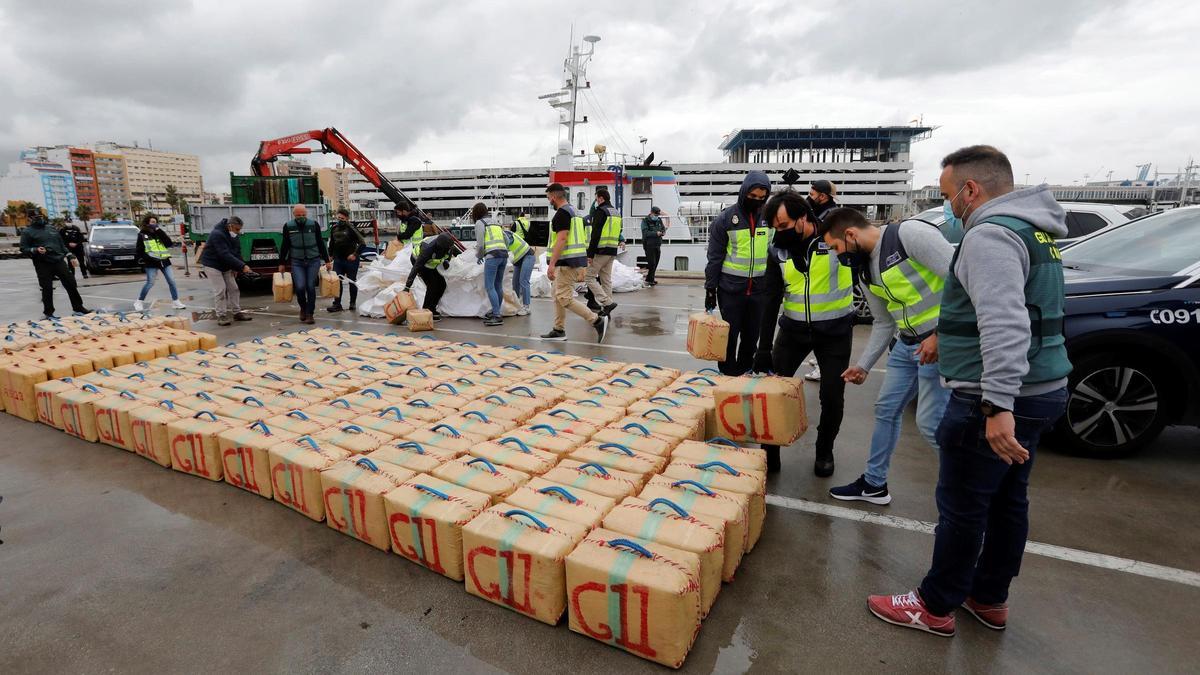 Tres detenidos y 7.130 kilos de hachís en un barco en Algeciras