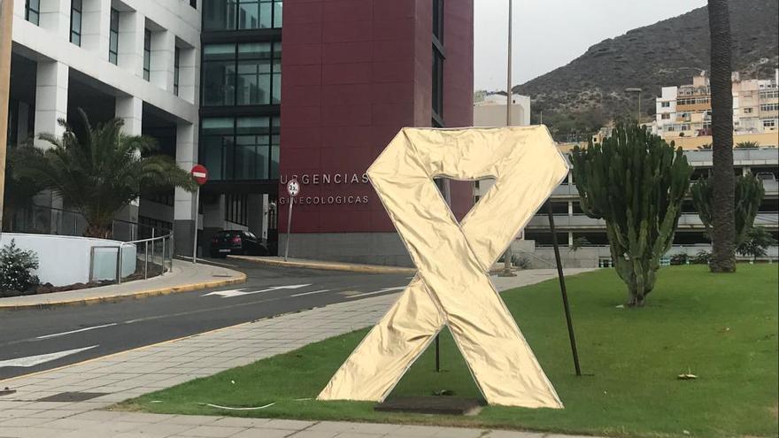 Instantánea del lazo dorado que se encuentra situado en el complejo hospitalario capitalino.