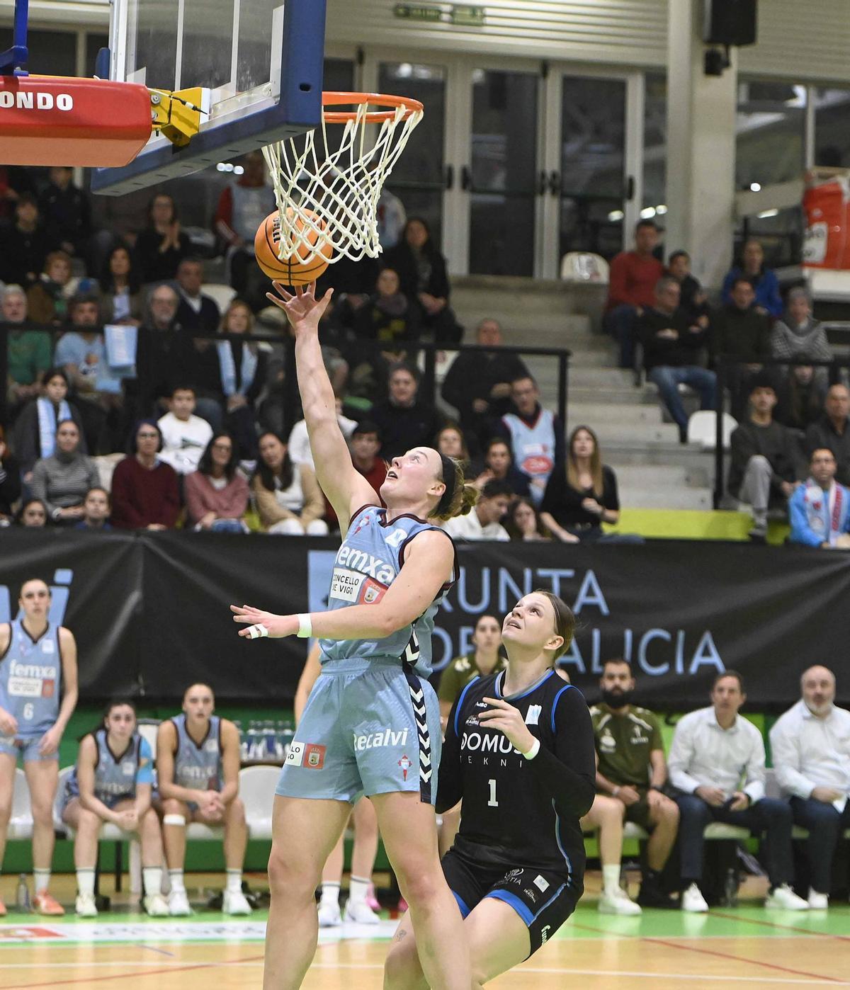 Kelliher anota debajo de la zona.