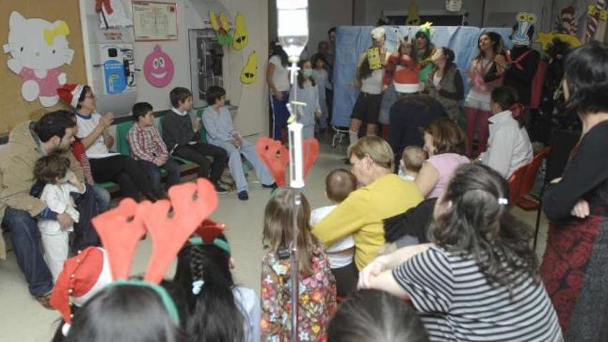 Fiesta de Navidad para los niños ingresados en el Materno