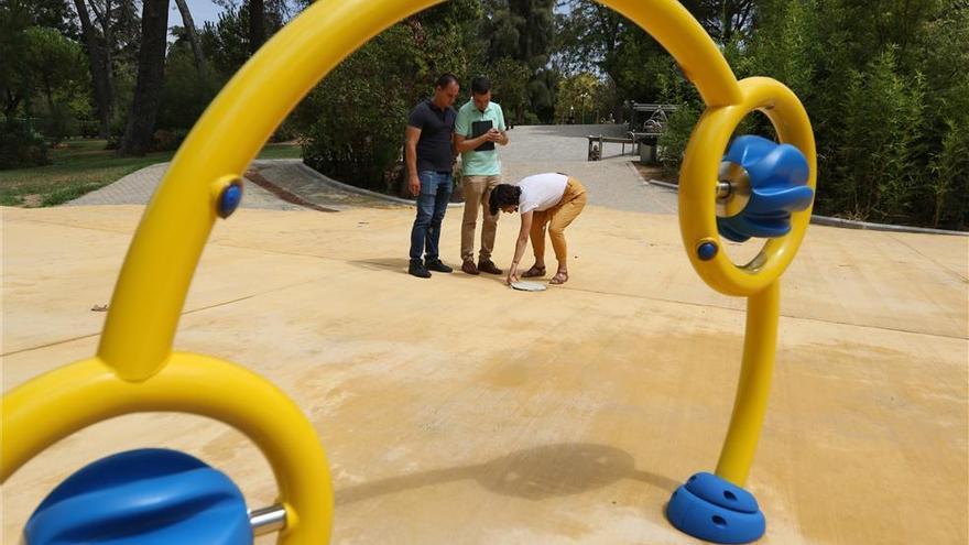 Una niña, herida al caerse un columpio en la Ciudad de los Niños