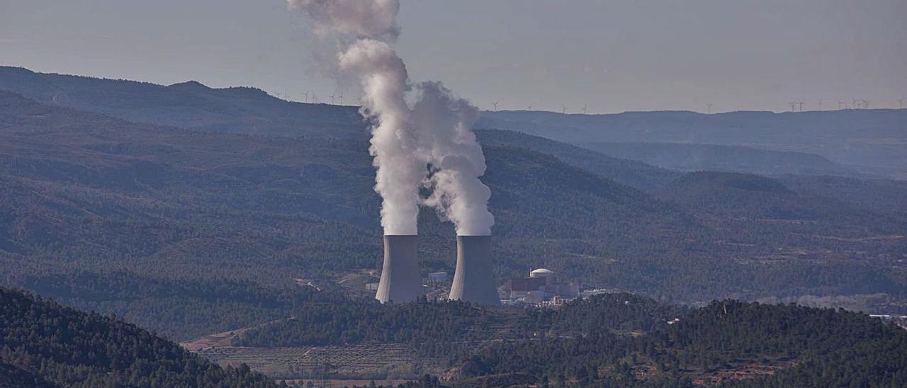 Torres de refrigeración de la central nuclear de Cofrentes.