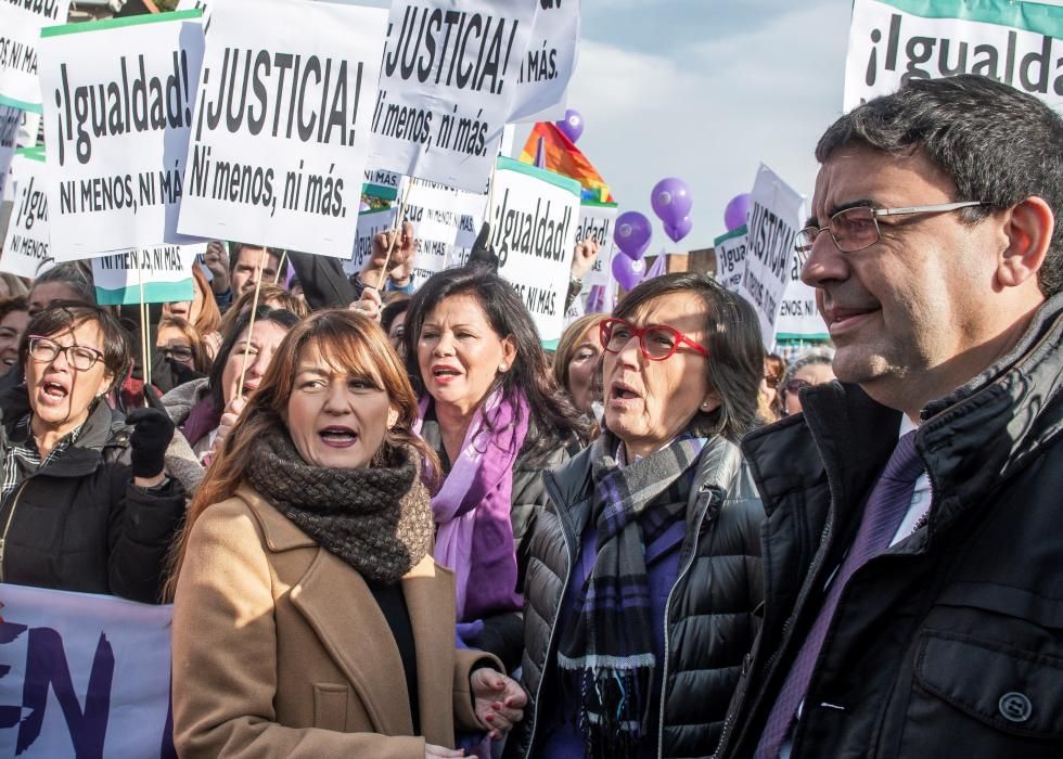 Cientos de manifestantes en la movilización ...