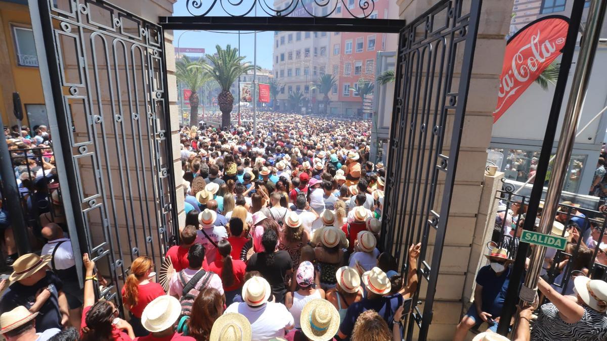 Las mejores imágenes de la mascletà del jueves en Luceros