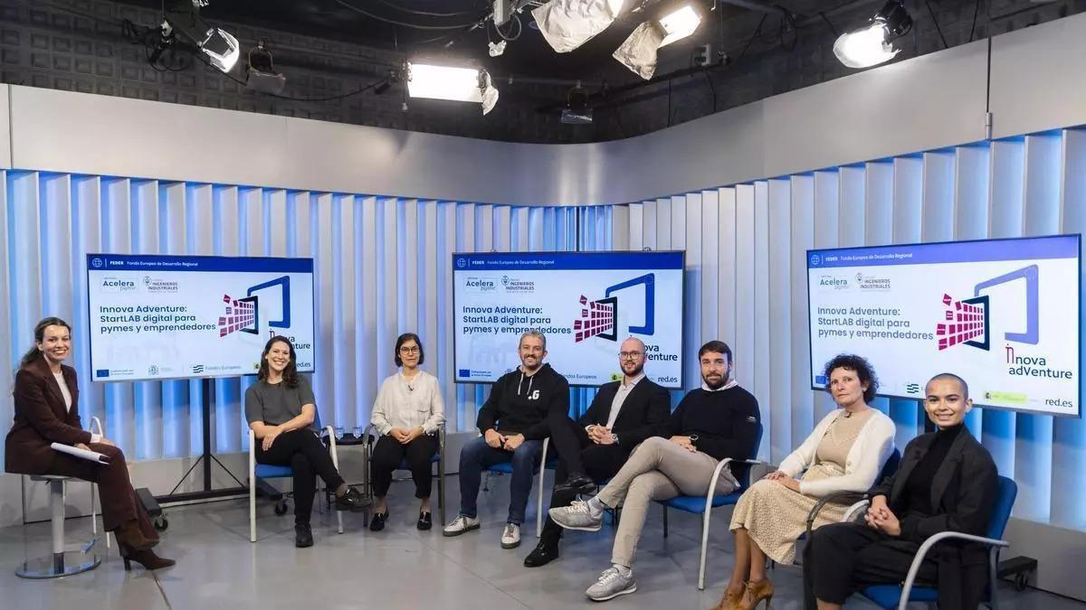 D’esquerra a dreta: Silvia Tomás, Flo Erize, Camila Hurtado, Diego Tomás, Guillermo Urbez, Vicente Ruiz, Elena Moreno i Katja Alexandra Ampudia