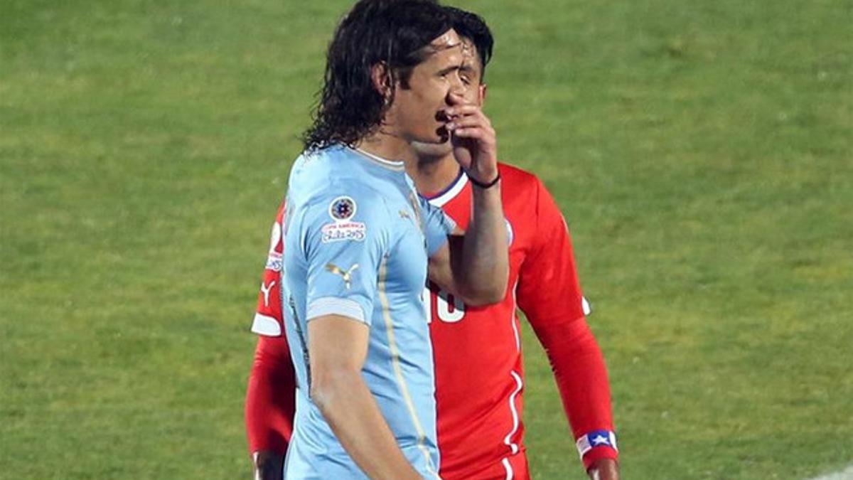 Jara y Cavani se las tuvieron en el Chile-Uruguay