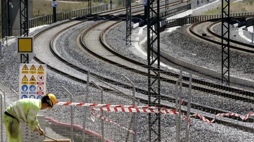 La defensa del maquinista del tren siniestrado en Angrois insiste en la responsabilidad de Adif