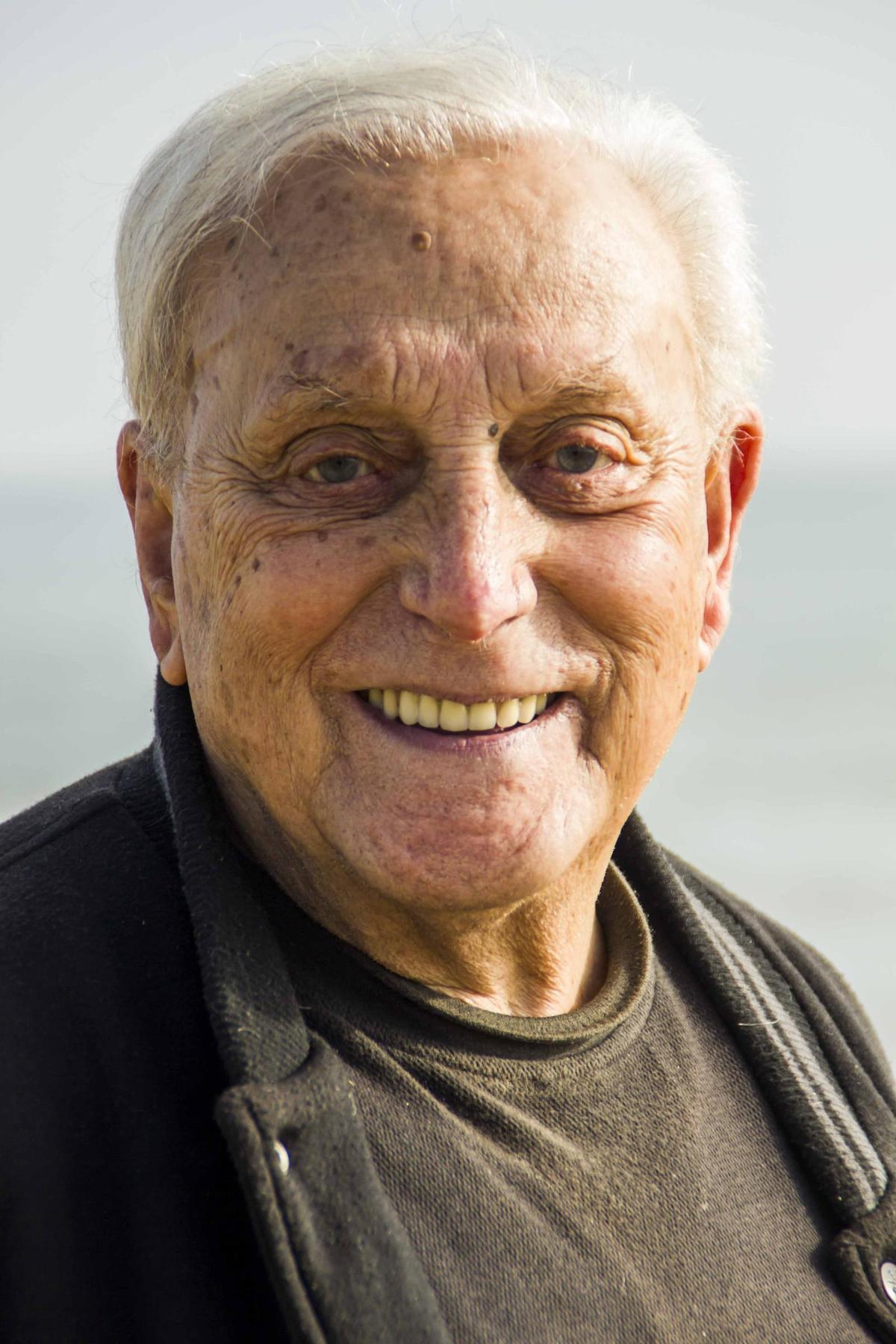 Retrato de Manolo Martí Fandos en la playa de Malvarrosa, en 2015.
