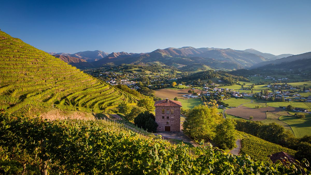 Atención viajeros: este refugio de verano sin multitudes combina montañas, viñedos y pueblos con historia