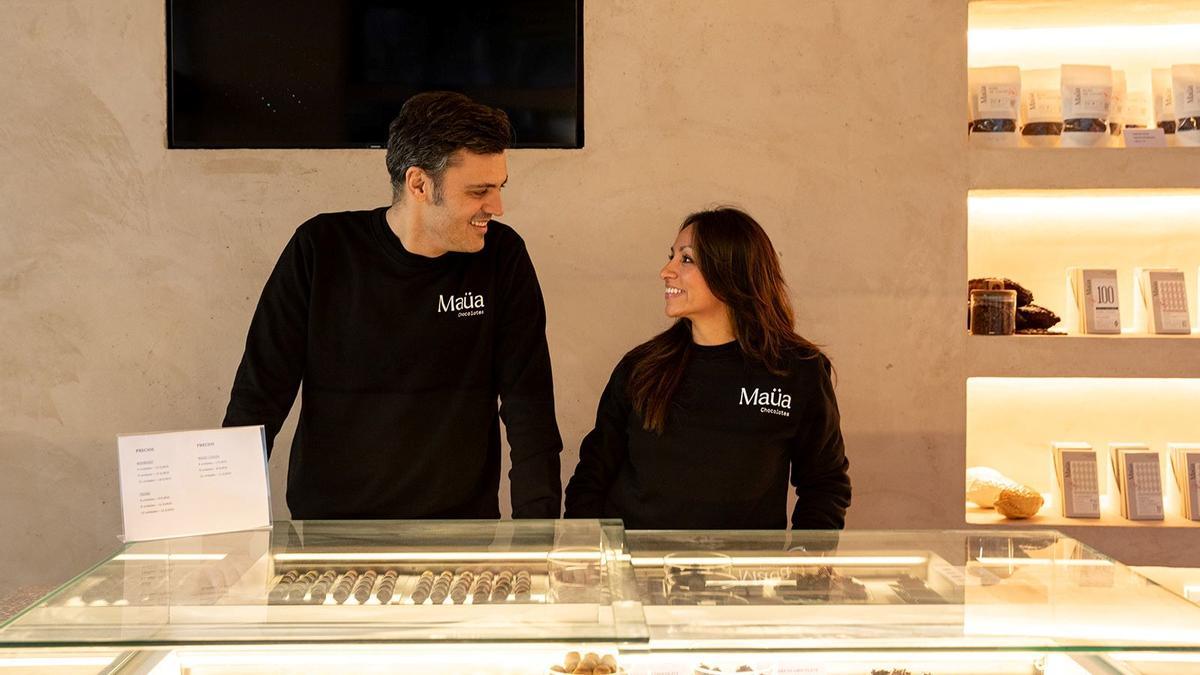 El mallorquín Jaume Martorell y la nicaragüense Silvia Sánchez, en Maüa Chocolates.