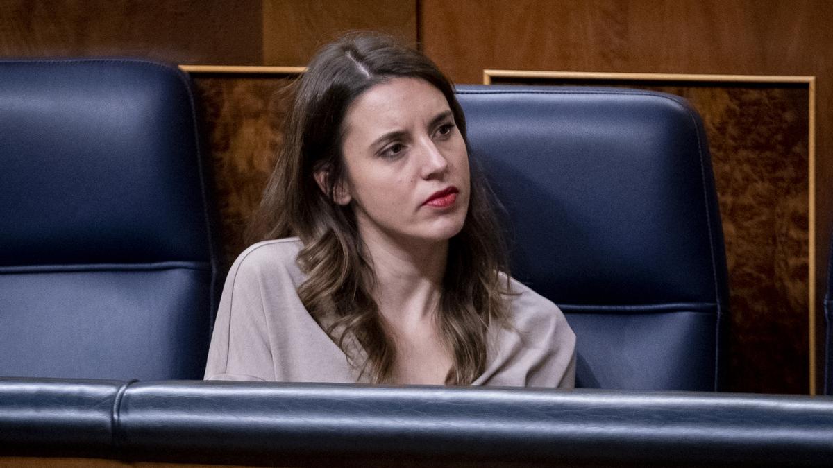 Archivo - La ministra de Igualdad, Irene Montero, durante una sesión plenaria, en el Congreso de los Diputados, a 21 de diciembre de 2022, en Madrid (España). El Pleno del Congreso debate la Ley de los Mercados de Valores y de los Servicios de Inversión,