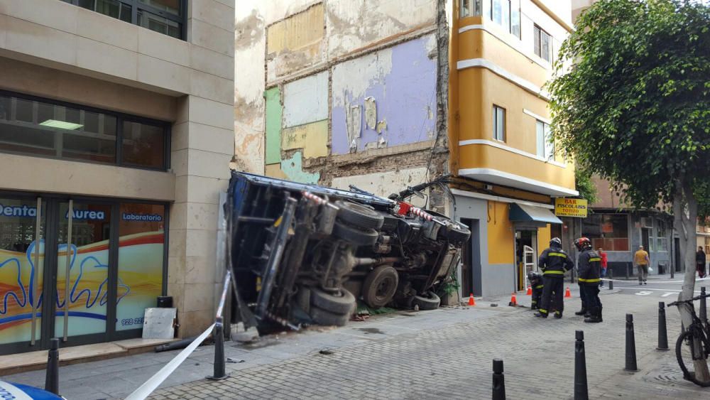 Vuelco de camión en Franchy Roca