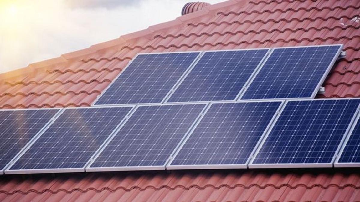 Paneles solares en una vivienda.