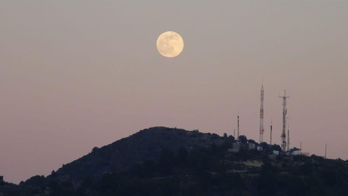 Luna llena sobre la Vall d&#039;Uixó