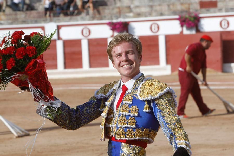 Toros en San Pedro: Cayetano, por la puerta grande