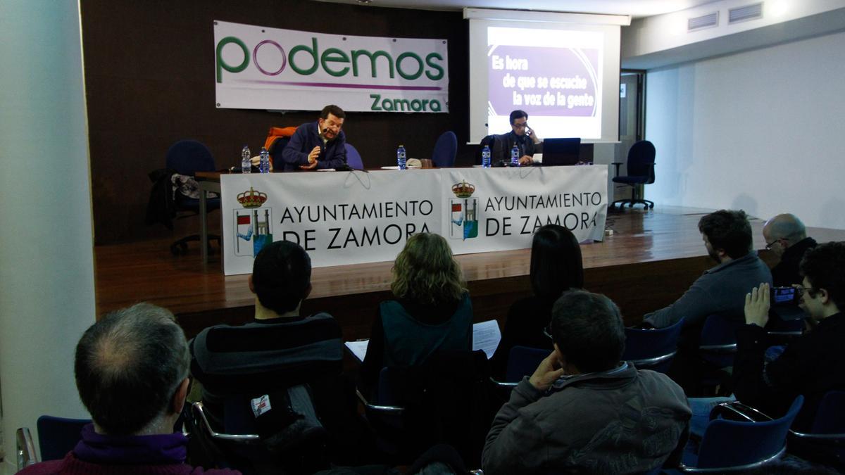 Acto de Podemos en la Alhóndiga